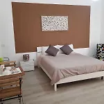 Oda ve Kahvaltı Domus Alberta Lecce